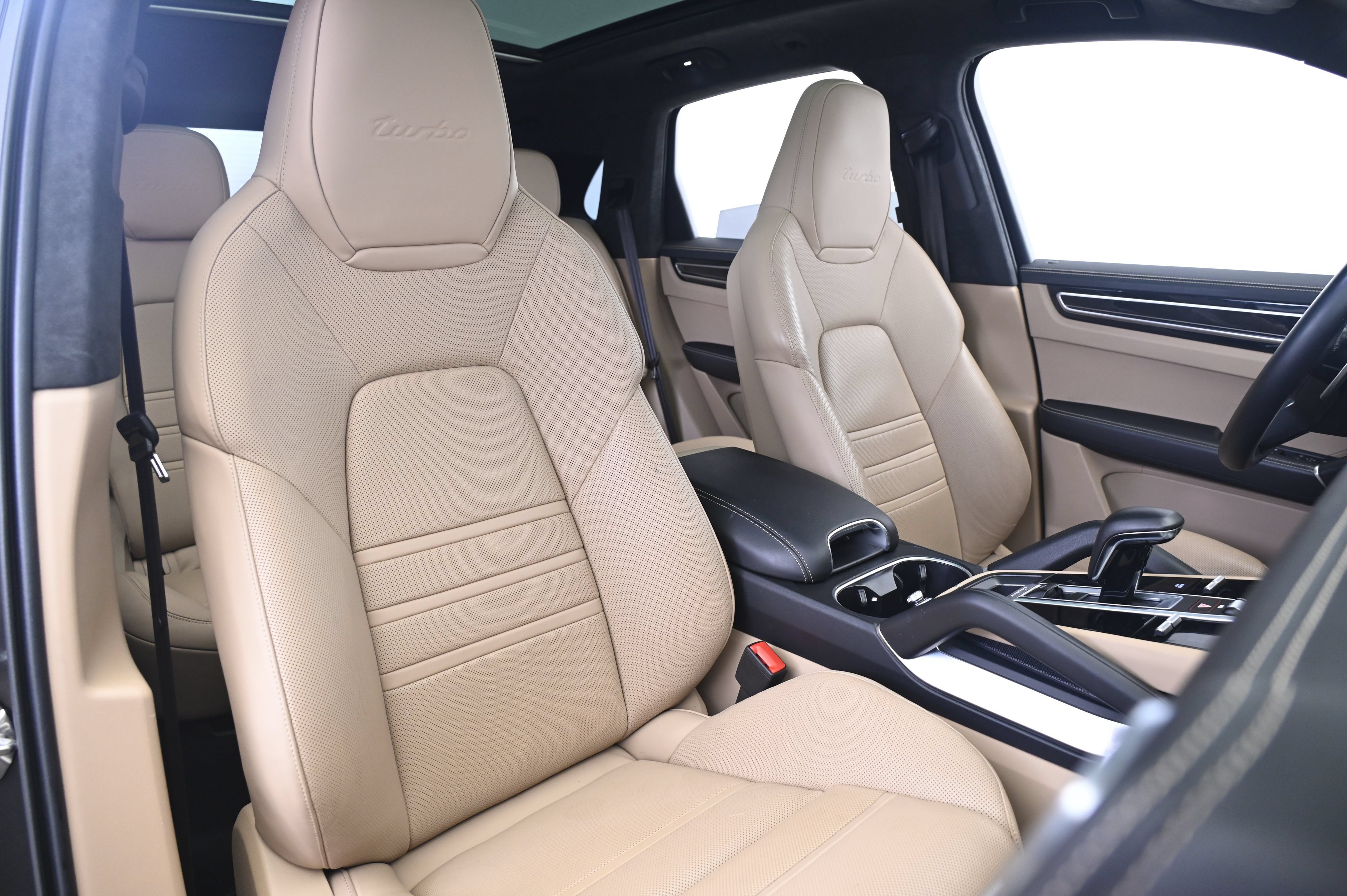 Certified 2023 Porsche Cayenne Turbo AWD/4WD image 24
