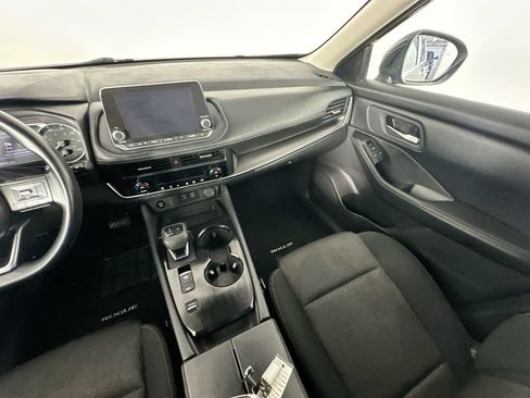 Used 2024 Nissan Rogue SV FWD image 11