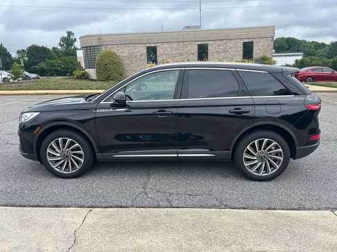 Used 2024 Lincoln Corsair Reserve FWD image 2