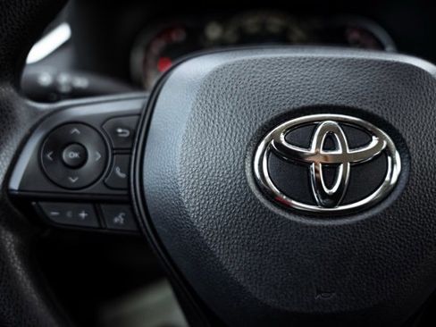 Used 2024 Toyota RAV4 XLE image 16