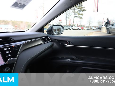 Used 2020 Toyota Camry SE image 42