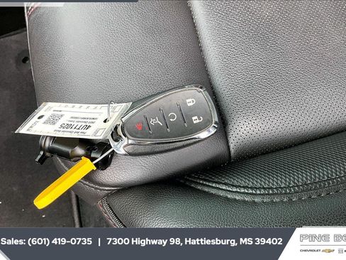 Used 2023 Chevrolet Traverse RS FWD image 9