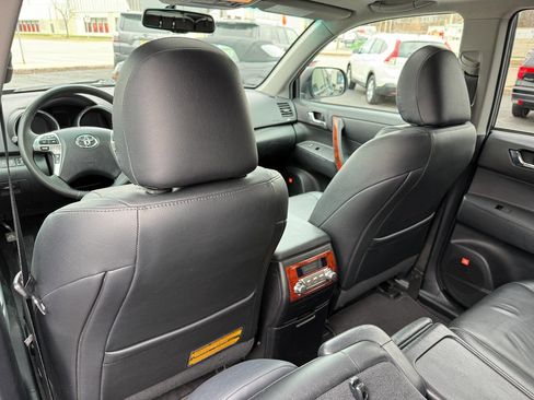 Used 2013 Toyota Highlander Limited image 38