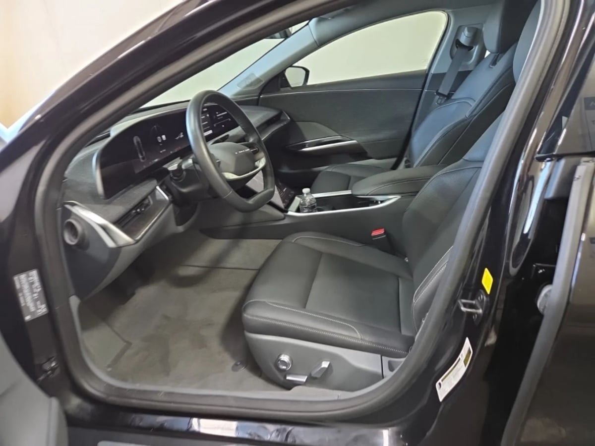 Used 2025 Lucid Air Pure RWD image 4