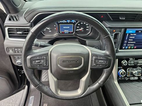 Used 2021 GMC Yukon Denali w/ Denali Premium Package image 33