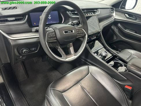 Used 2023 Jeep Grand Cherokee L Limited AWD/4WD image 3