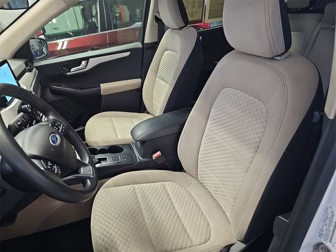 Used 2020 Ford Escape SE image 14
