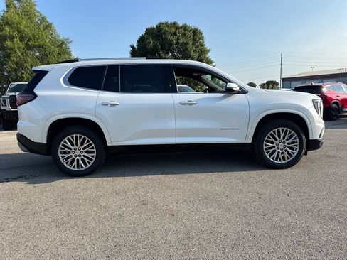 Used 2025 GMC Acadia Denali FWD image 8