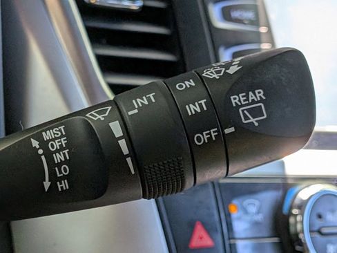 Used 2017 Toyota Highlander SE image 9