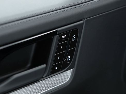 Used 2025 Porsche Cayenne S AWD/4WD image 19