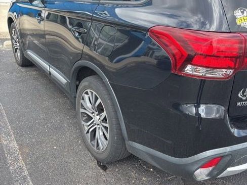 Used 2017 Mitsubishi Outlander AWD image 14