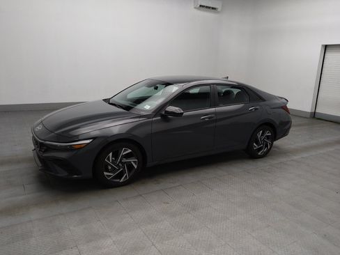 Used 2025 Hyundai Elantra Sport image 2