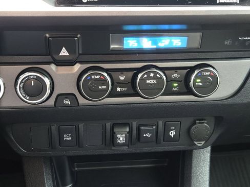 Used 2023 Toyota Tacoma TRD Off-Road AWD/4WD image 21