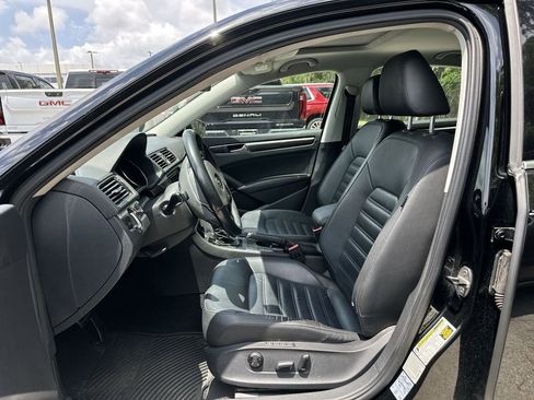Used 2016 Volkswagen Passat 3.6 SEL Premium FWD image 2