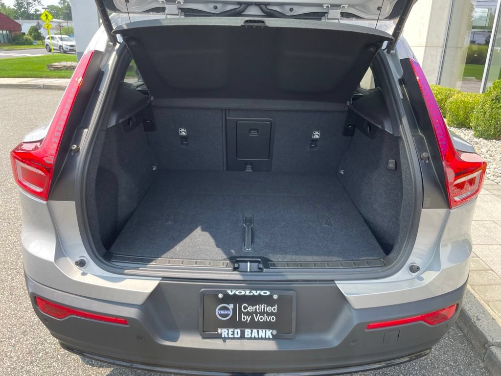 Certified 2025 Volvo XC40 B5 Plus AWD/4WD image 12