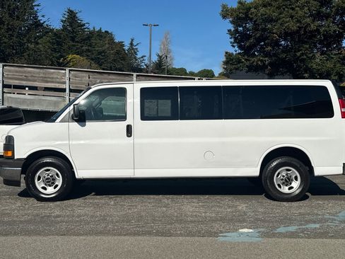 Used 2018 GMC Savana 3500 LT w/ LT Preferred Equipment Group image 7