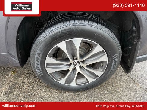 Used 2020 Toyota Highlander XLE image 30