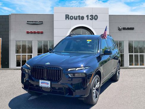 Used 2024 BMW X7 xDrive40i w/ M Sport Package AWD/4WD image 2