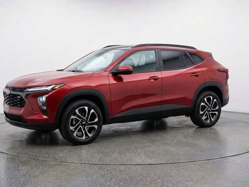 Used 2025 Chevrolet TrailBlazer LT image 3