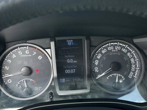 Used 2017 Toyota Tacoma SR5 AWD/4WD image 12