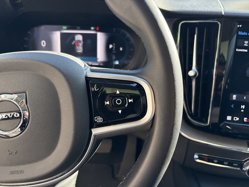 Used 2025 Volvo XC60 B5 Plus image 20