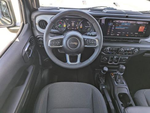Used 2025 Jeep Wrangler Sahara w/ Safety Group image 18