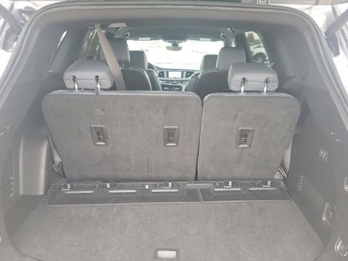 Used 2024 Buick Enclave Premium image 25