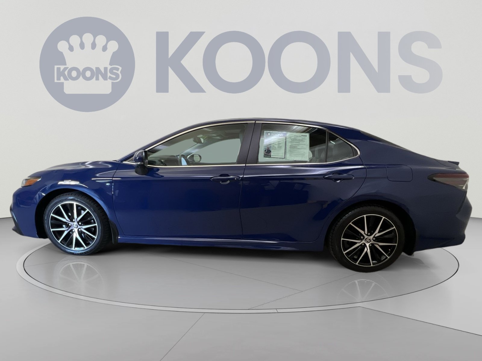 Used 2023 Toyota Camry SE w/ Cold Weather Package FWD image 5