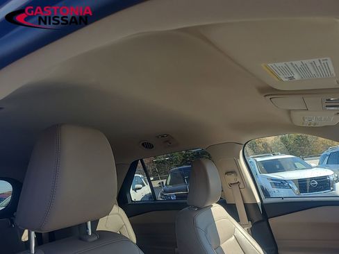 Used 2022 Ford Explorer XLT w/ Equipment Group 202A image 25