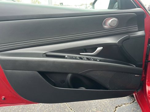 Used 2025 Hyundai Elantra Limited FWD image 10