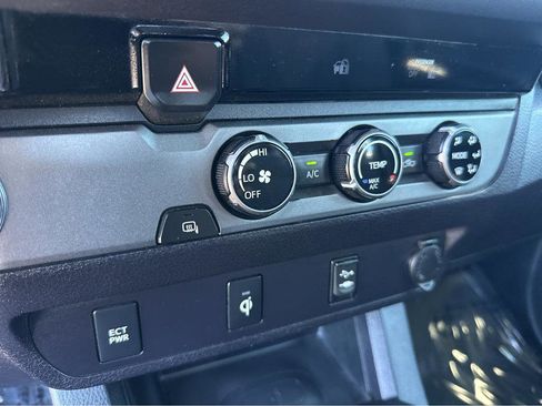 Used 2017 Toyota Tacoma TRD Sport w/ Tow Package image 25