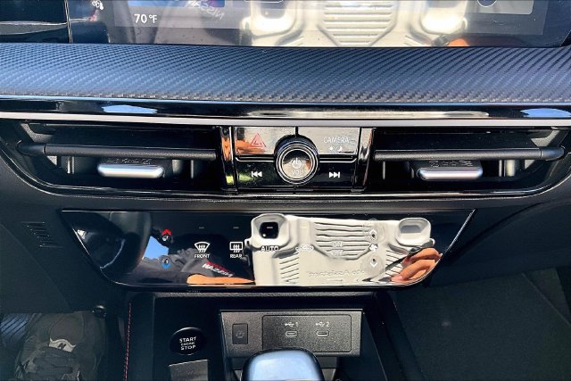 Used 2025 Nissan Kicks SR FWD image 14