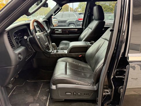 Used 2016 Lincoln Navigator Reserve image 16