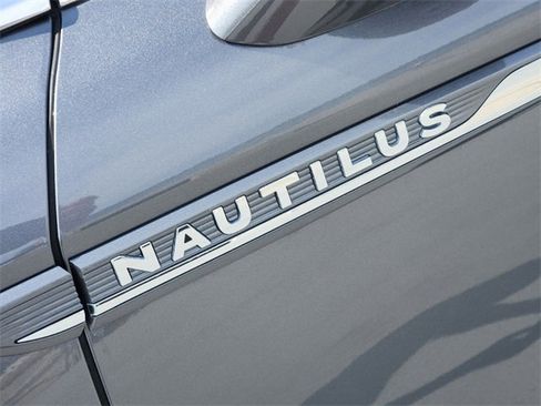 Used 2023 Lincoln Nautilus Reserve w/ Equipment Group 201A image 10
