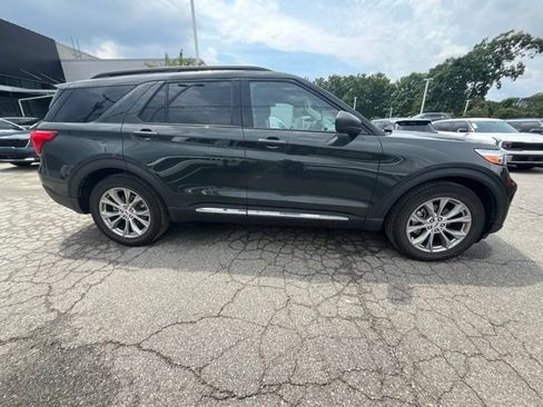 Used 2024 Ford Explorer XLT w/ Equipment Group 202A RWD image 2