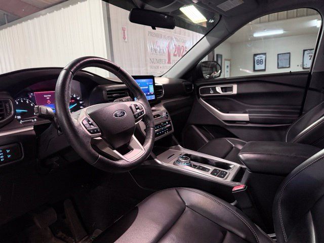 Used 2021 Ford Explorer XLT w/ Equipment Group 202A RWD image 11