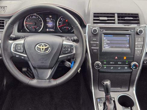 Used 2015 Toyota Camry SE FWD image 23