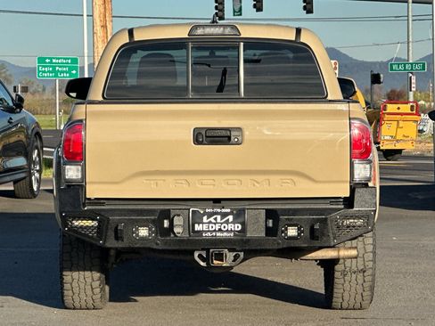 Used 2016 Toyota Tacoma TRD Sport w/ Towing Package image 5