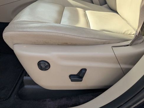 Used 2017 Jeep Grand Cherokee Limited image 21