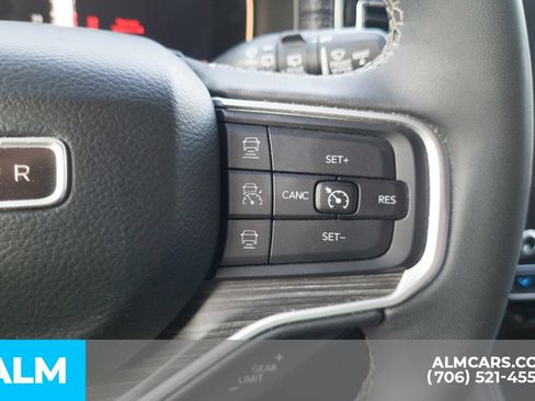 Used 2024 Jeep Wagoneer L Series II RWD image 11