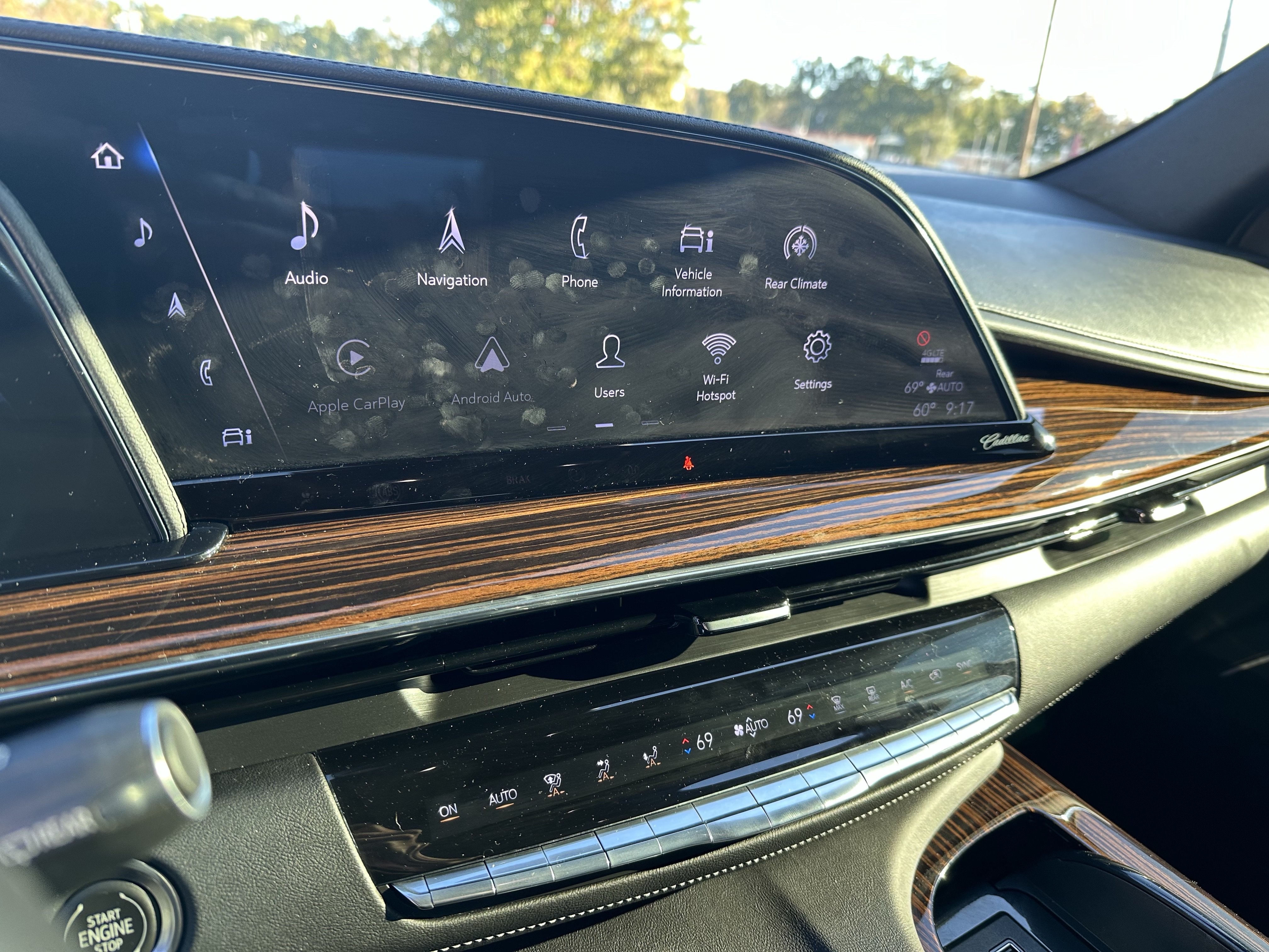Used 2022 Cadillac Escalade Luxury AWD/4WD image 21