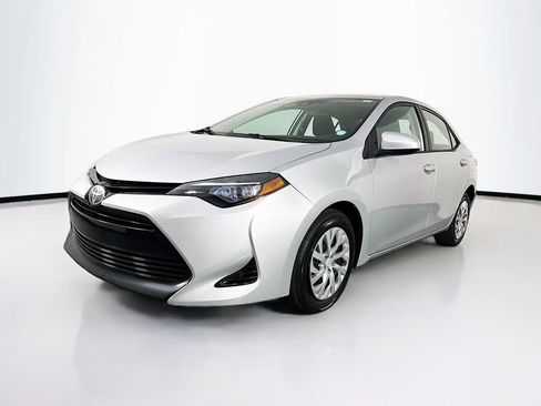 Used 2017 Toyota Corolla LE image 3