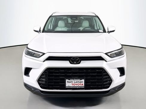 New 2026 Toyota Grand Highlander AWD image 2