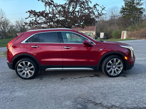 Used 2019 Cadillac XT4 Premium Luxury AWD/4WD image 2
