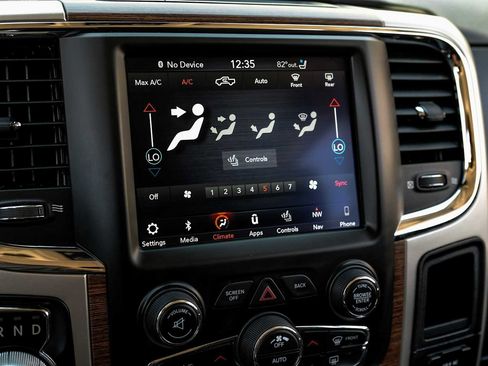 Used 2018 RAM 1500 Laramie w/ Convenience Group AWD/4WD image 26