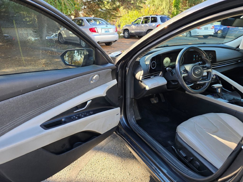 Used 2022 Hyundai Elantra Limited FWD image 7