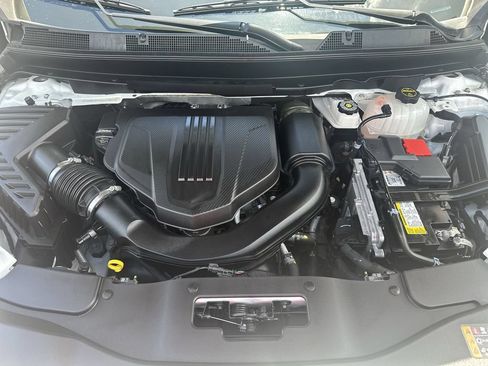 Used 2025 Chevrolet Traverse LT FWD image 32