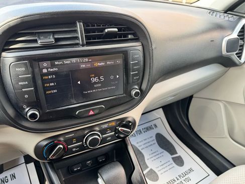 Used 2024 Kia Soul LX image 19