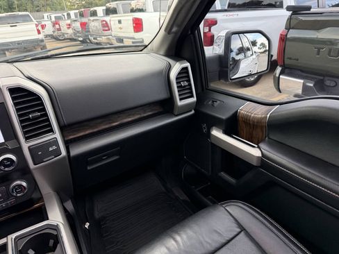Used 2019 Ford F150 Lariat w/ Equipment Group 502A Luxury AWD/4WD image 20