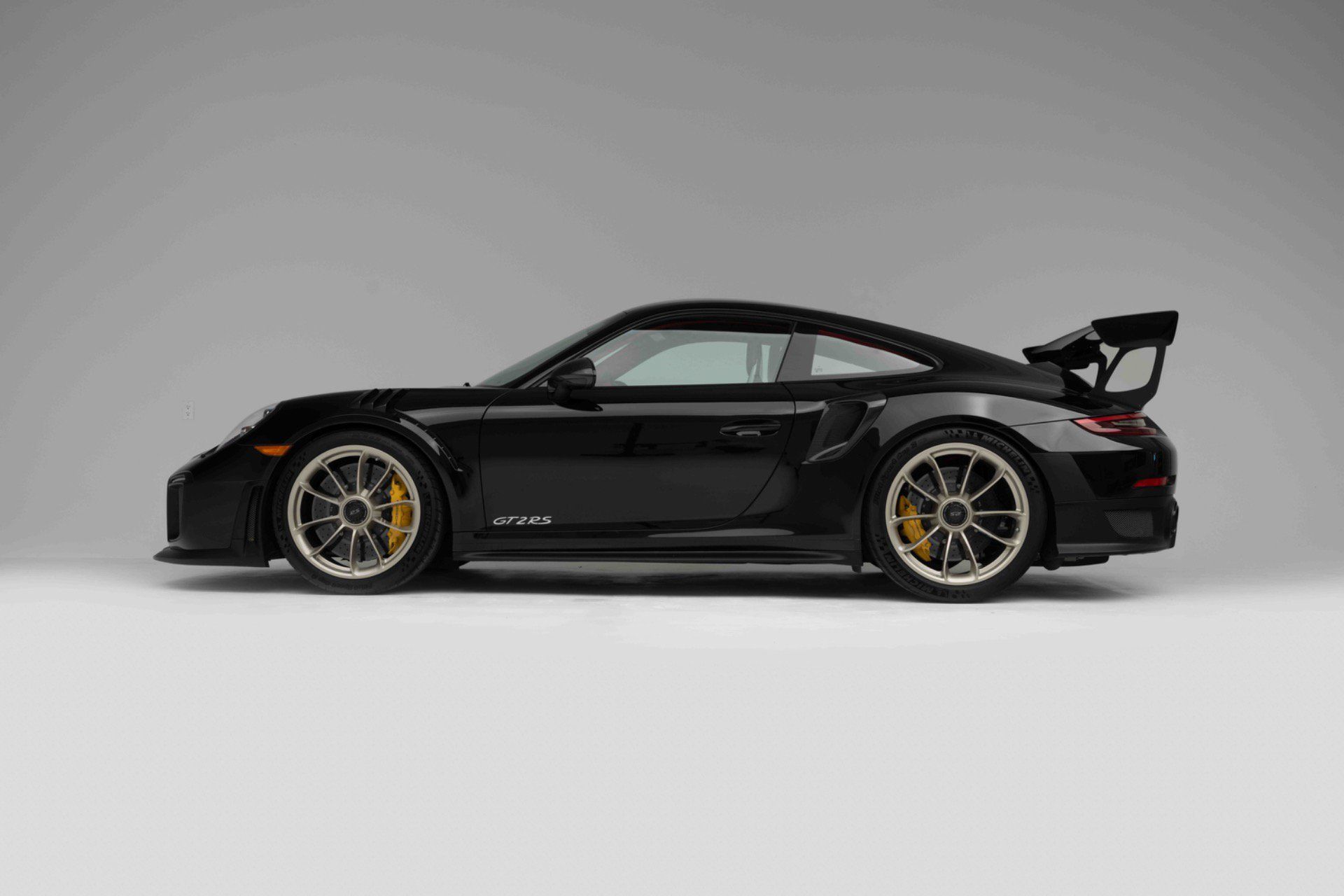 Used 2018 Porsche 911 GT2 RS RWD image 6